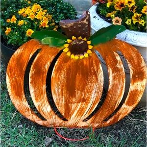 Super Cute Weather Treated Metal Pumpkin w Sunflower 🌻
